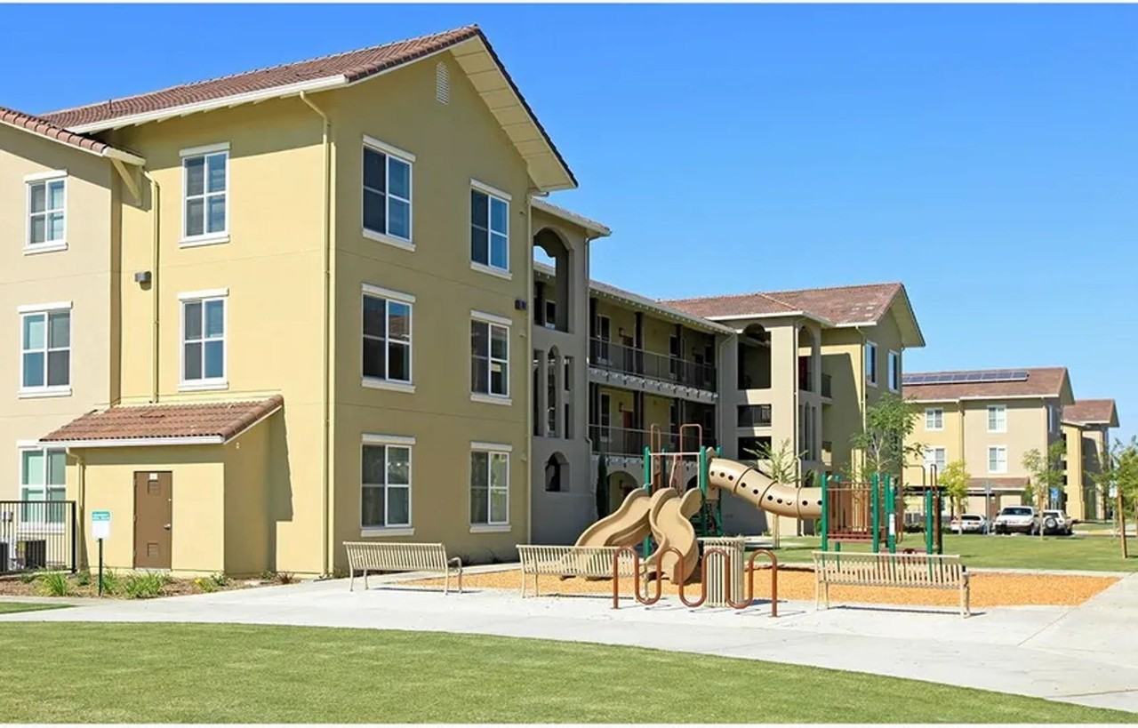 Parc Grove Commons - Photo 3 of 50