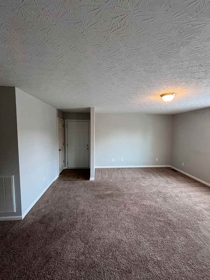 355 Upper Stone Ave - Photo 3 of 15