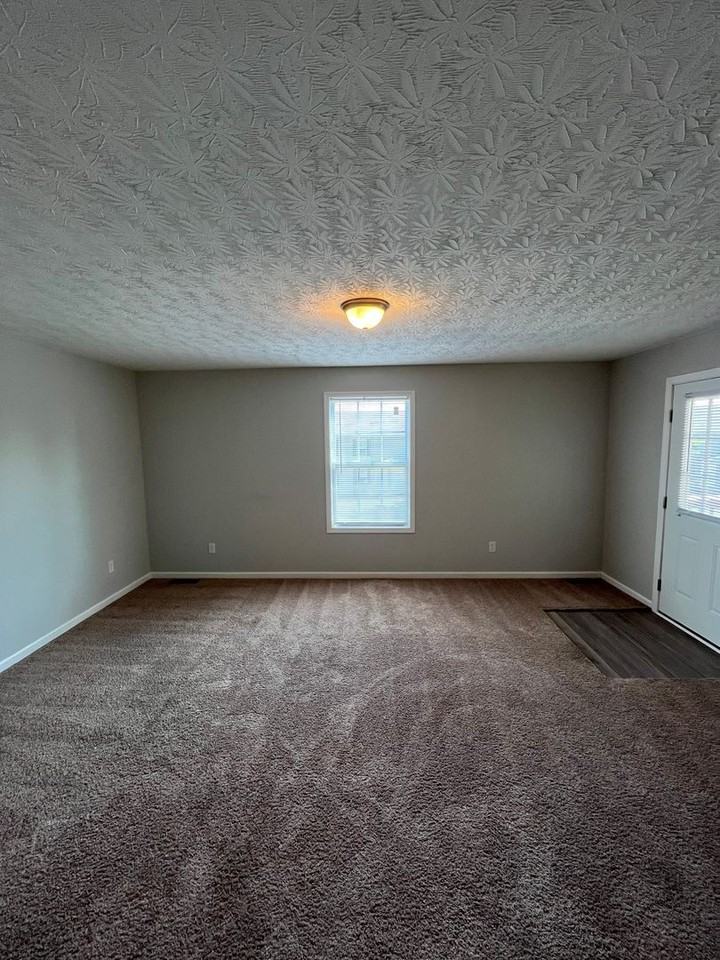 355 Upper Stone Ave - Photo 4 of 15