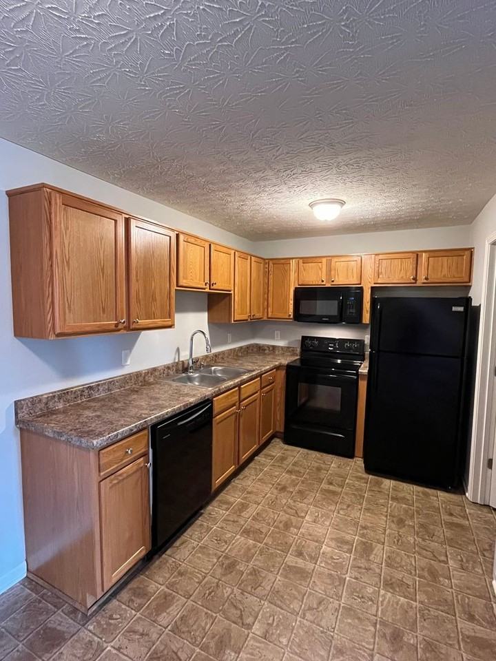 355 Upper Stone Ave - Photo 7 of 15
