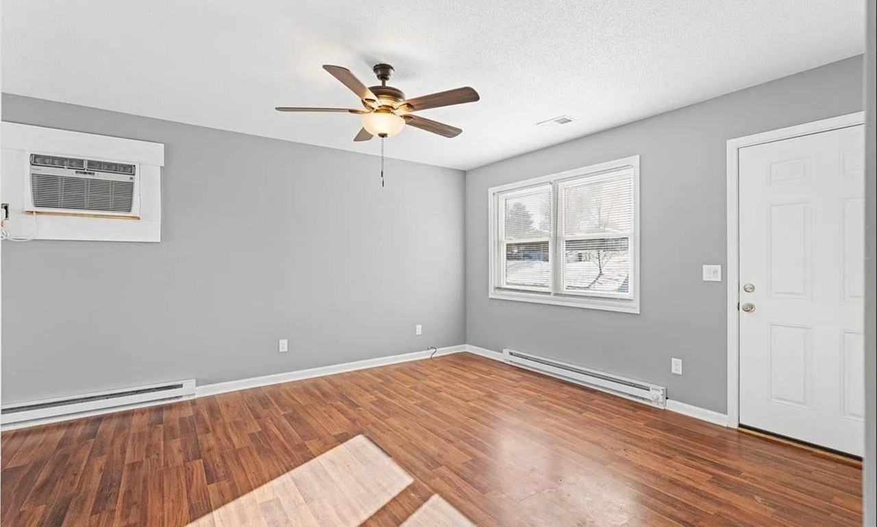1045 Greenway Dr - Photo 2 of 11