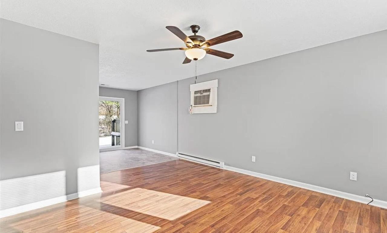 1045 Greenway Dr - Photo 3 of 11