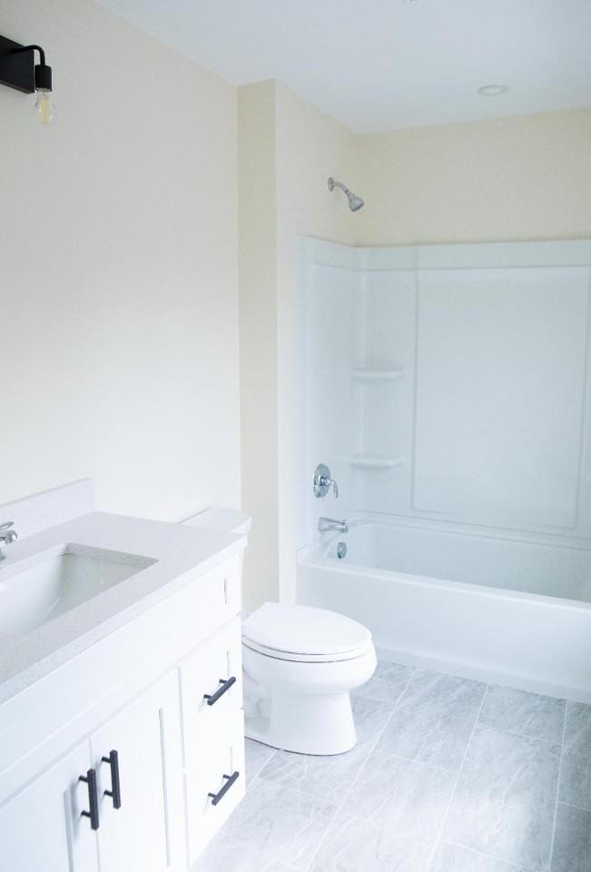 MARIN PLAZA RESIDENTIAL APARTMENTS - Photo 6 of 10