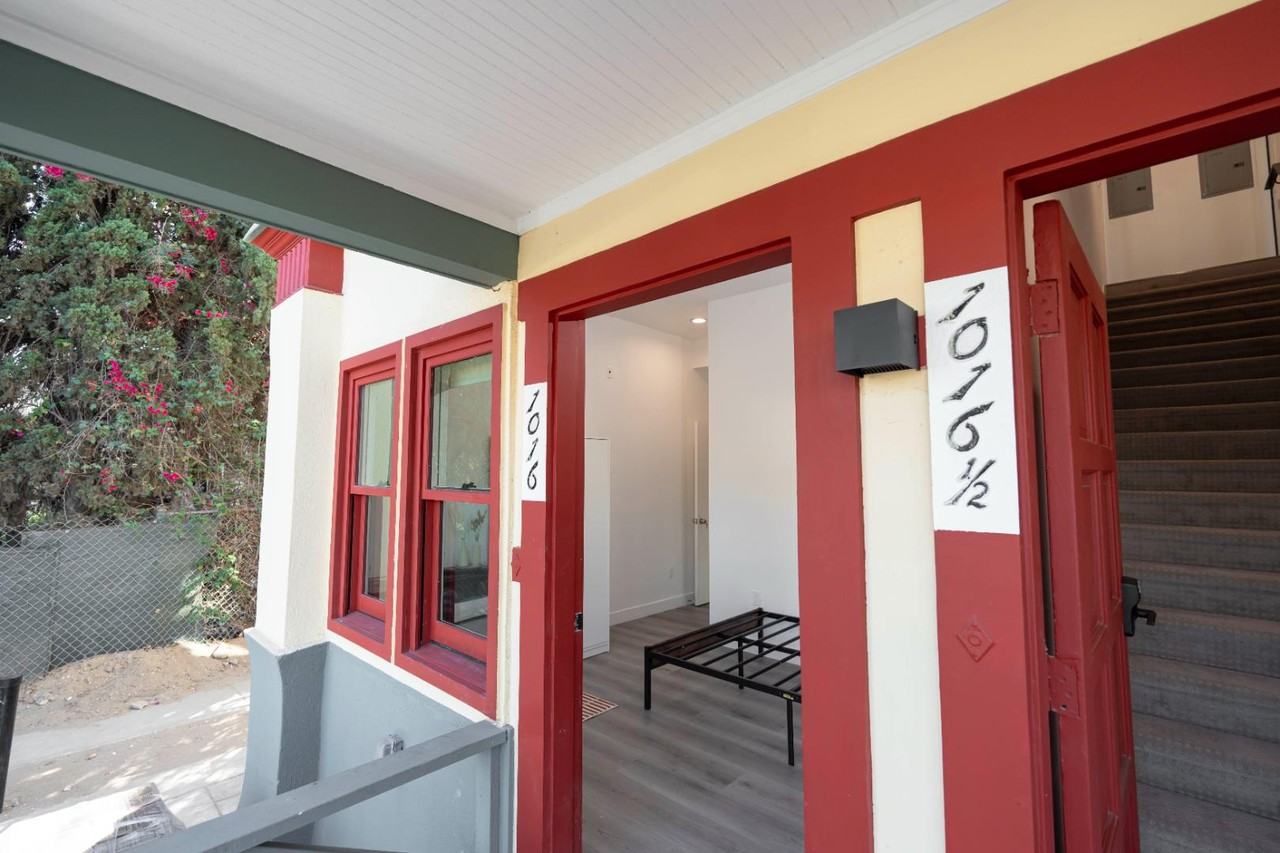 1016 W 21st St - Photo 4 of 22