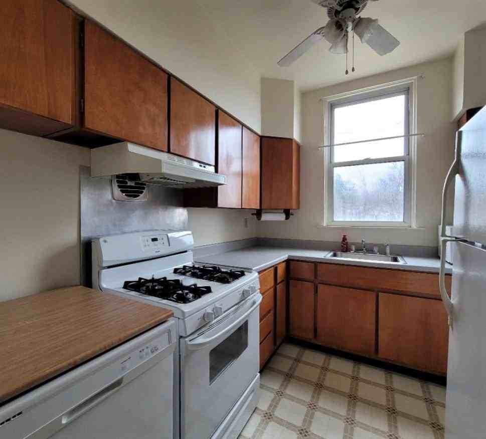 452 Kathleen St - Photo 4 of 20