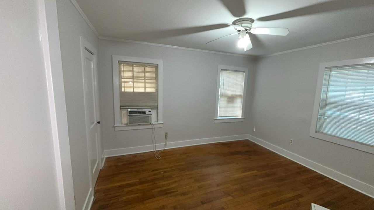 809 Riverview Dr - Photo 3 of 10