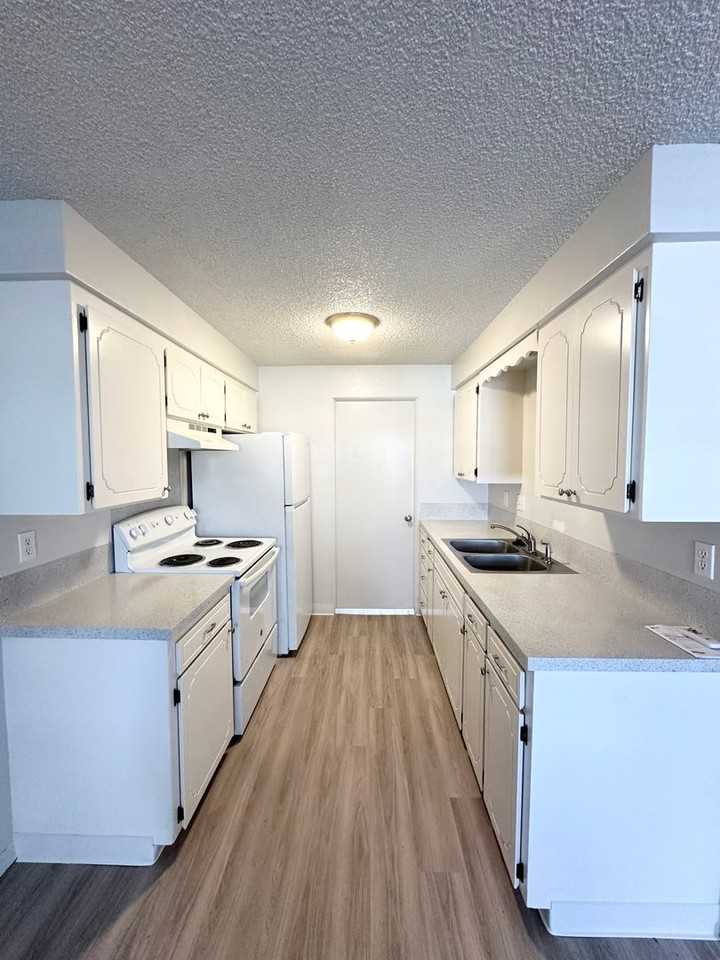 144 Smith Ave #8 - Photo 7 of 18