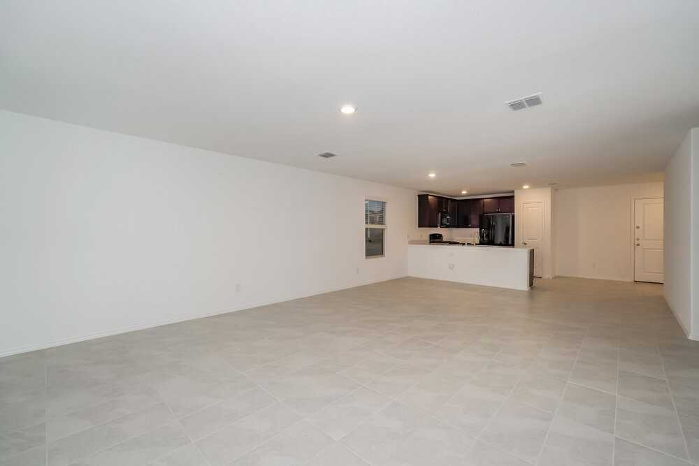 8401 Hollow Bend St - Photo 4 of 16