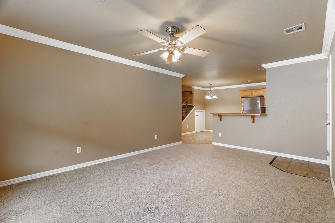 56 S Woodsprings Dr - Photo 2 of 18