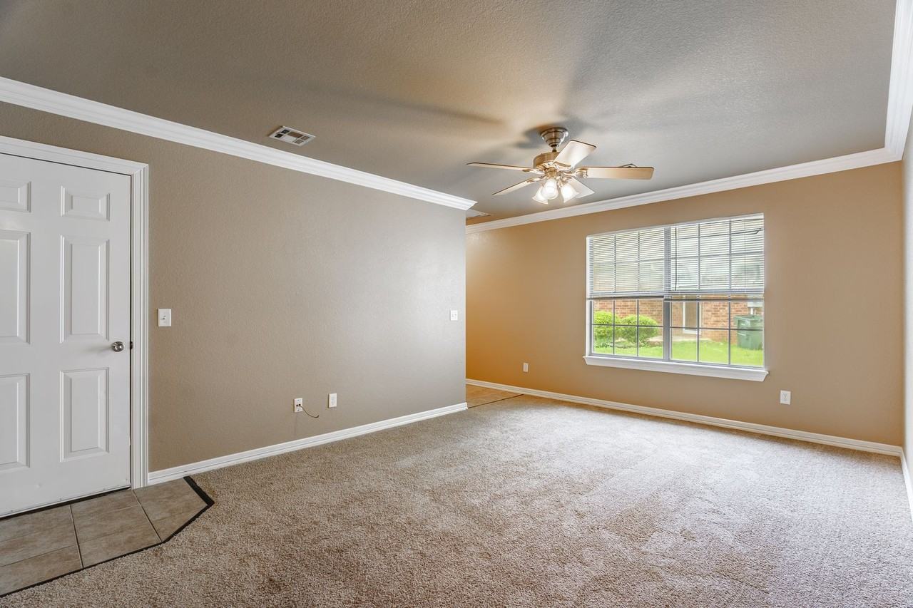 56 S Woodsprings Dr - Photo 3 of 18