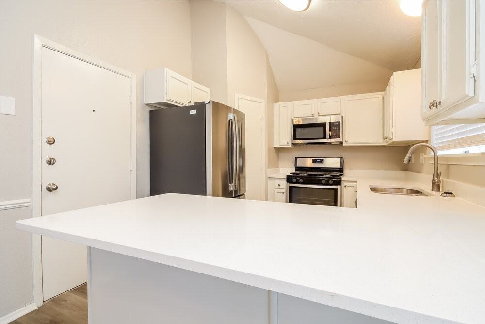 5014 Meadow Crest St - Photo 7 of 15