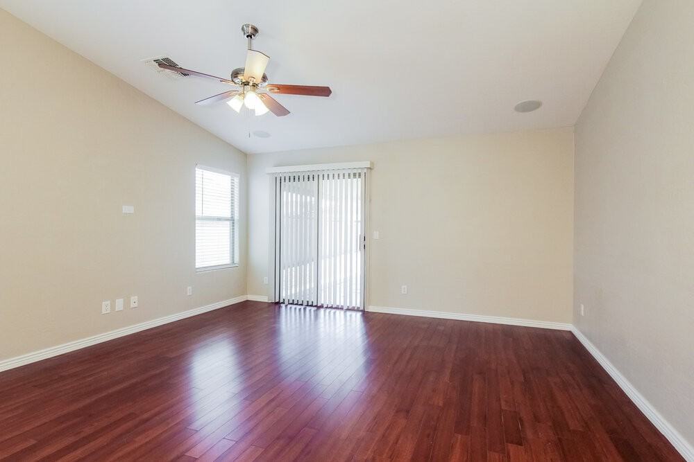 10761 W Roanoke Ave - Photo 3 of 16