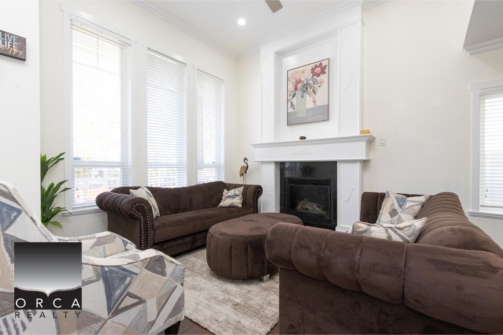 19172 69a Ave - Photo 3 of 50