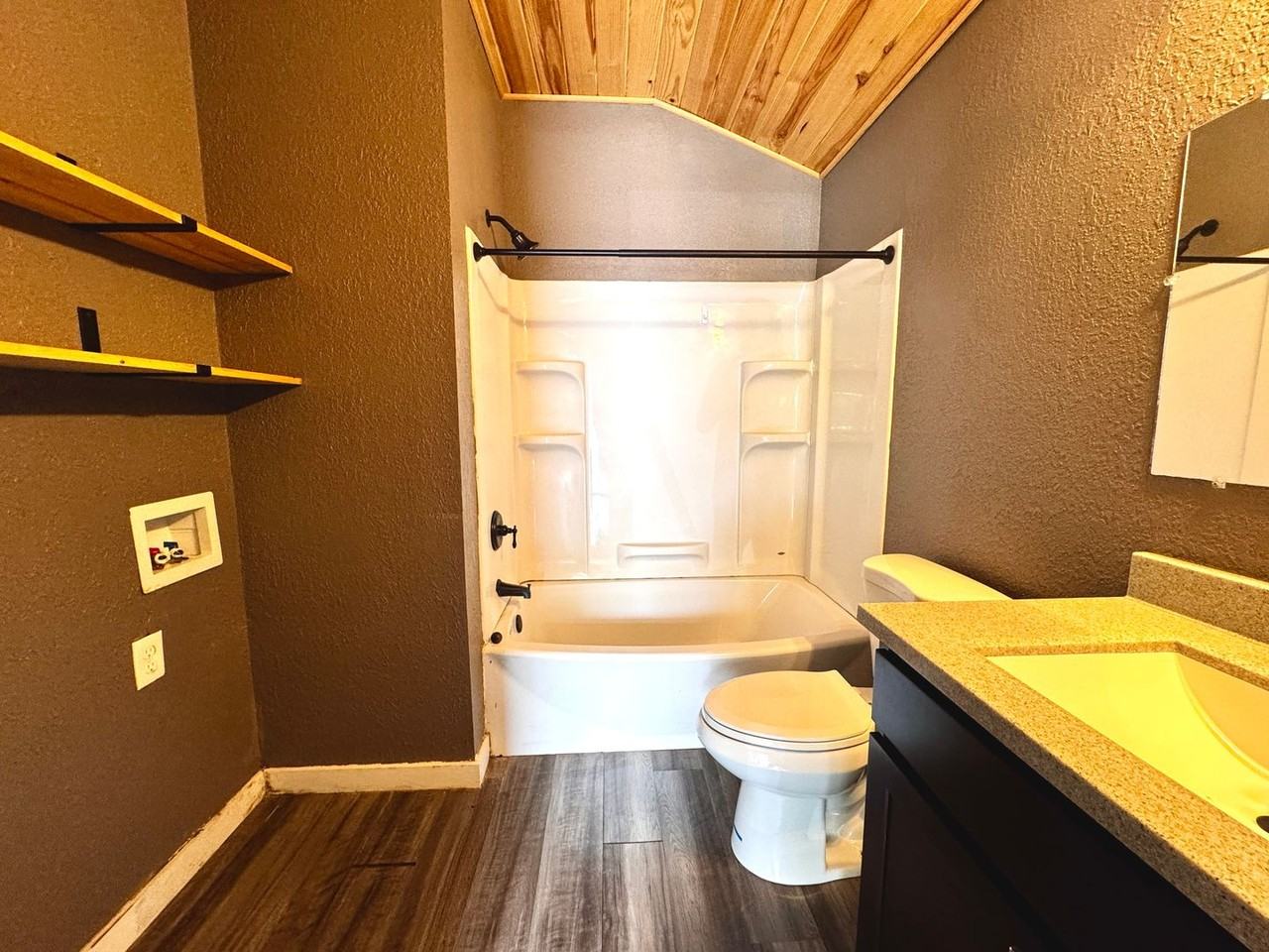 111 Robinson St - Photo 5 of 6