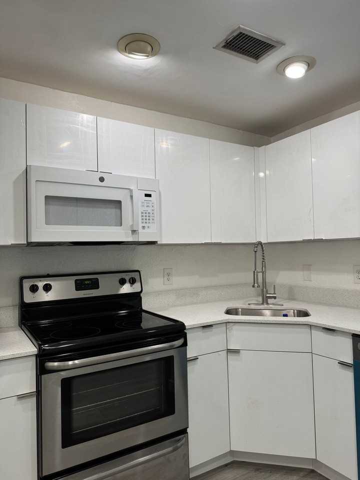 8650 Sw 67th Ave - Photo 3 of 19