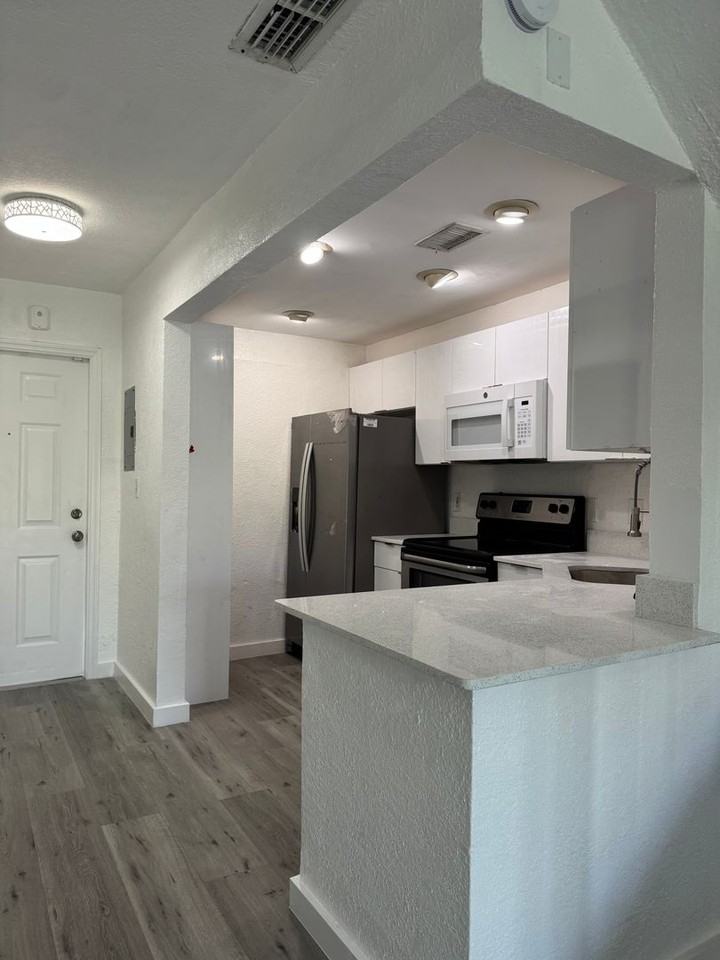 8650 Sw 67th Ave - Photo 4 of 19