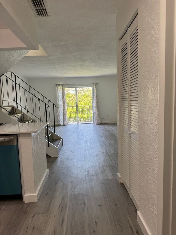 8650 Sw 67th Ave - Photo 6 of 19