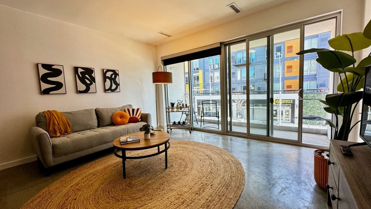 1914 Main Apartments - Photo 4 of 46