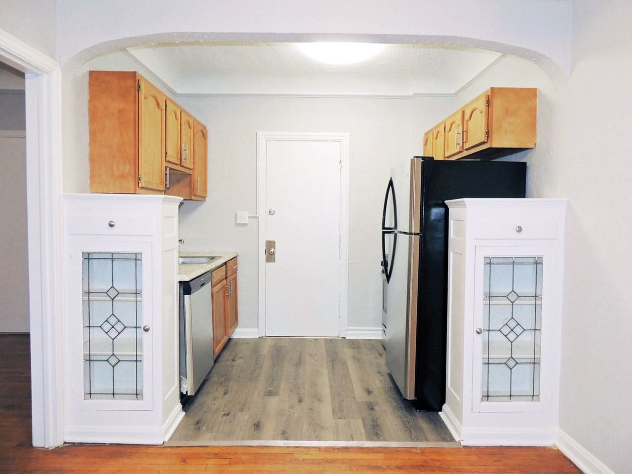 Lee-Yorkshire Apartments - Photo 5 of 18