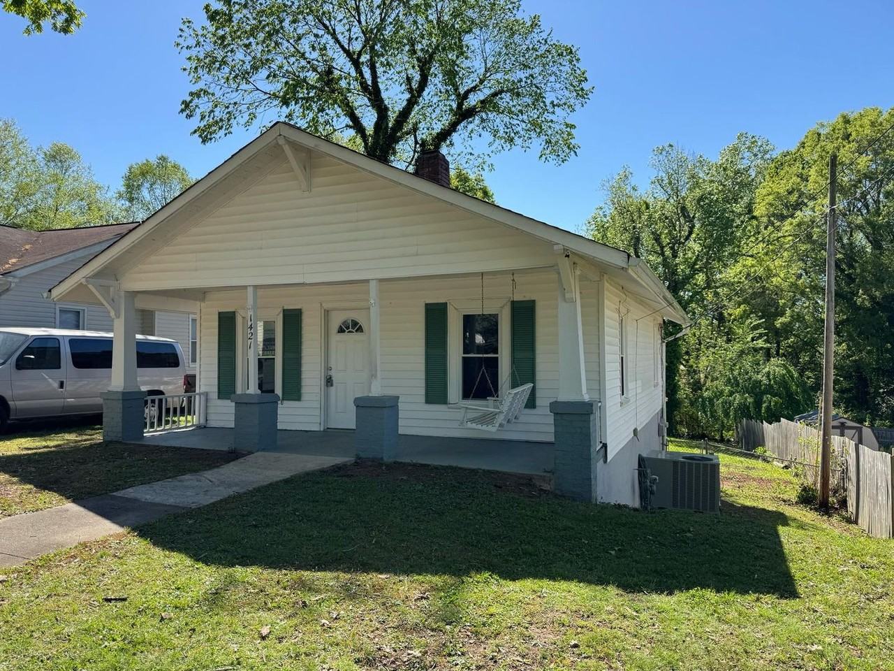 1421 N Hamilton St - Photo 3 of 13