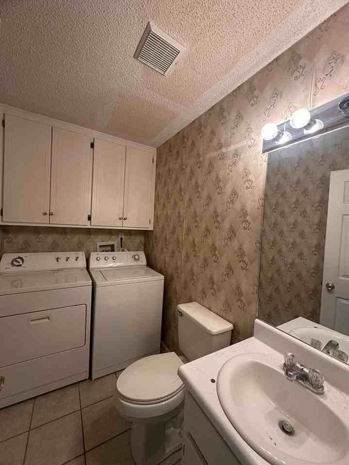 105 S Springview Dr - Photo 4 of 29