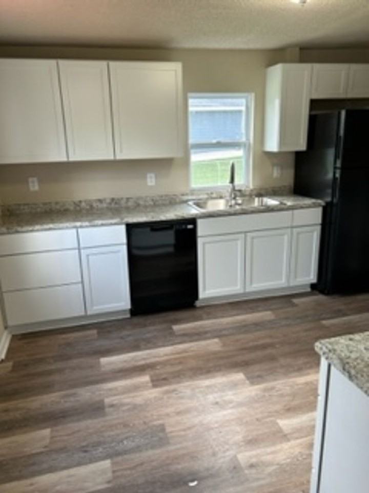 504 Hackley Ave - Photo 2 of 10