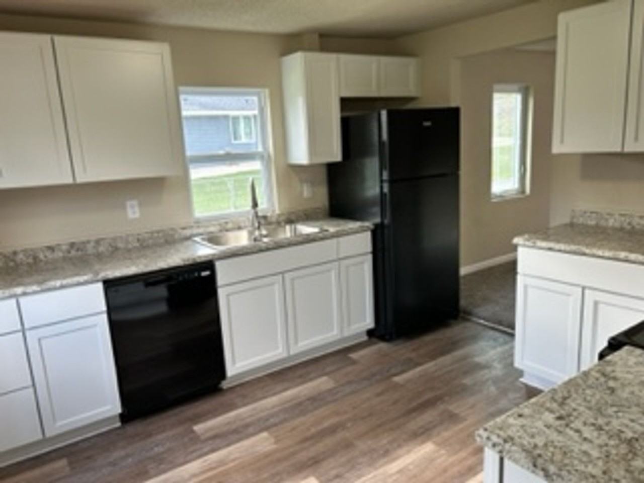 504 Hackley Ave - Photo 3 of 10