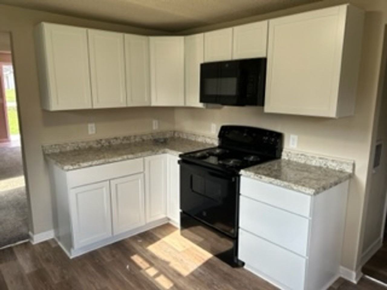 504 Hackley Ave - Photo 4 of 10