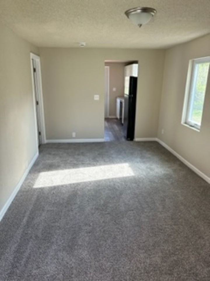 504 Hackley Ave - Photo 5 of 10