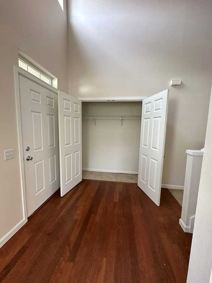 1003 E Olive Ln - Photo 3 of 35