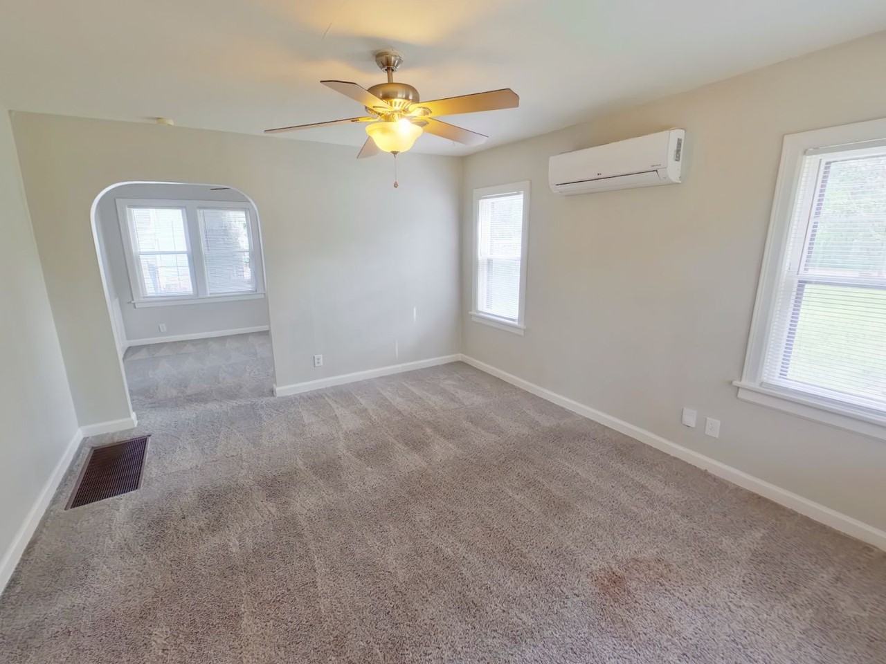 354 N Fern St - Photo 2 of 9