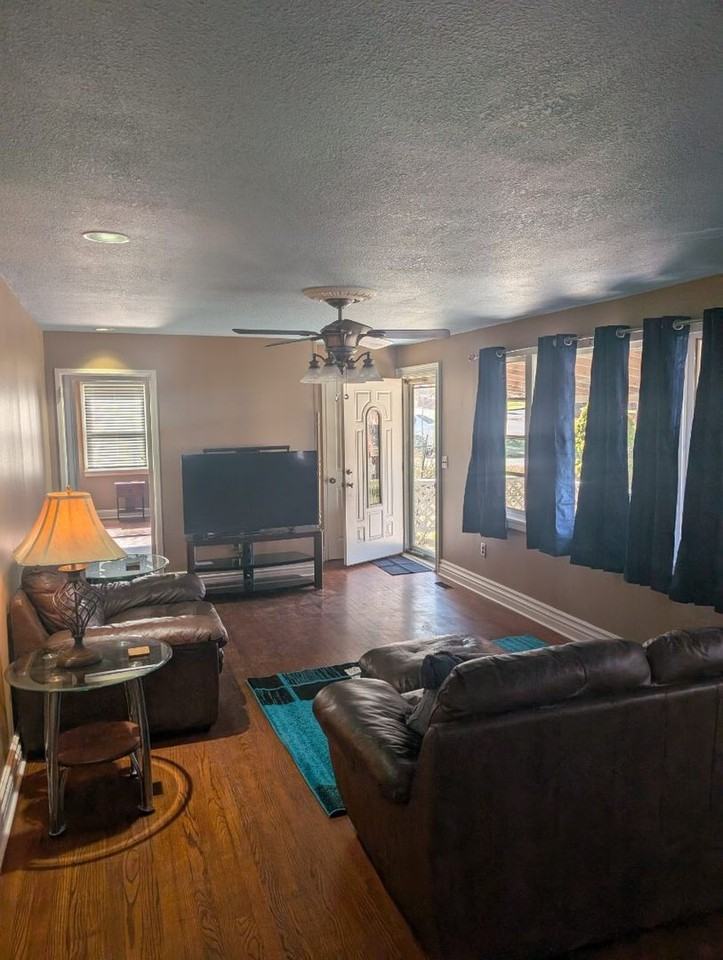 1204 E 8th Ave - Photo 3 of 8
