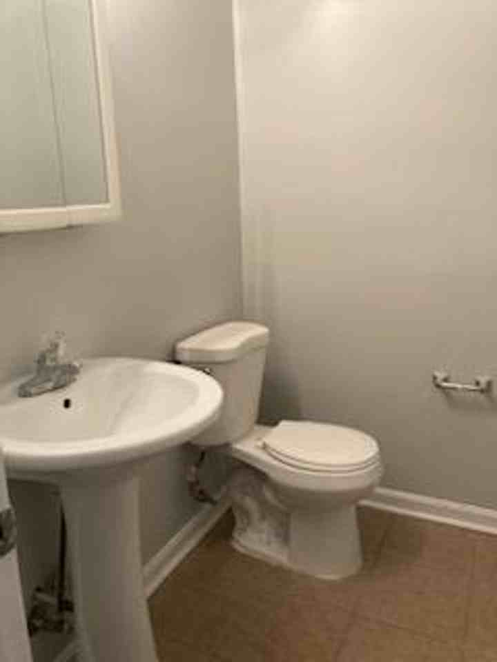 2115 Bradley Ave - Photo 5 of 12