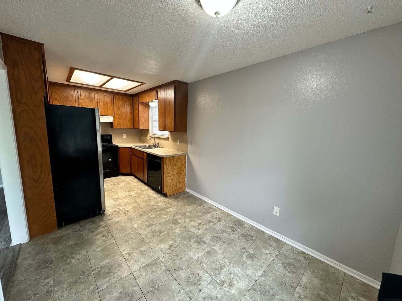 3628 Peregrine Dr - Photo 7 of 32