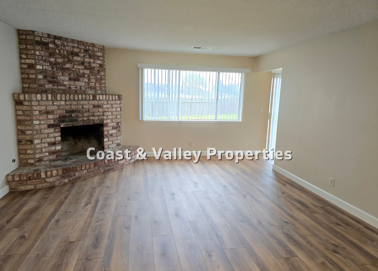 18552 Kennedy St - Photo 2 of 9