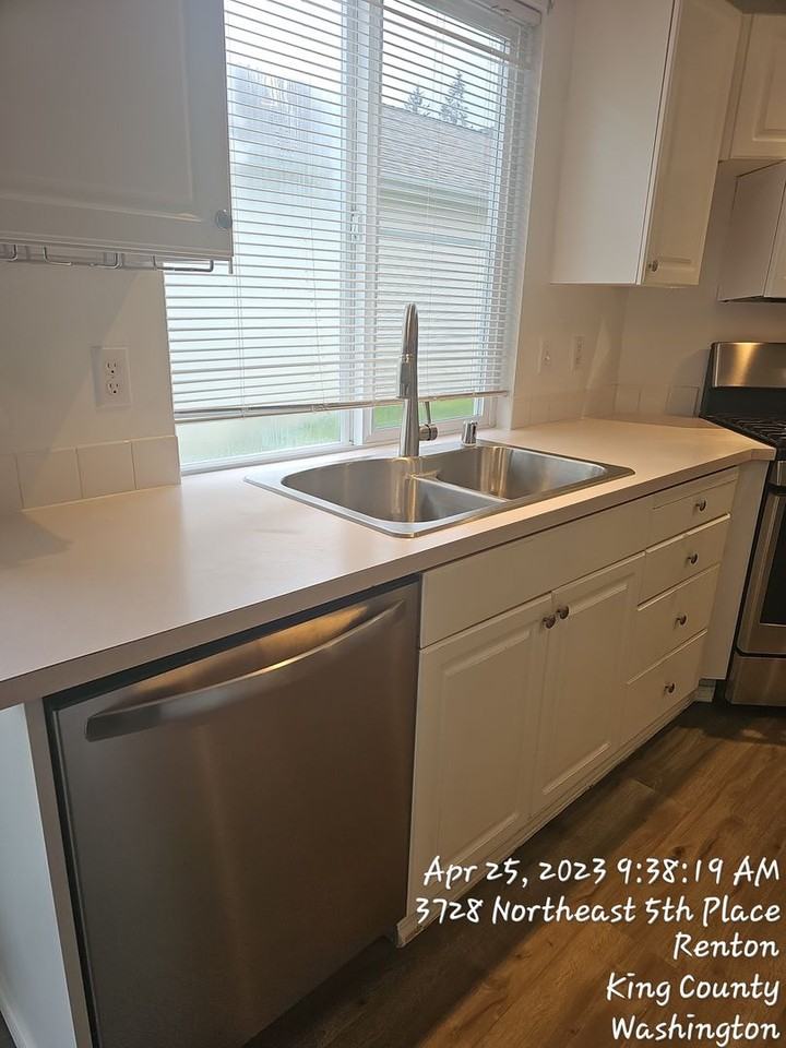 3728 Ne 5th Pl - Photo 6 of 16