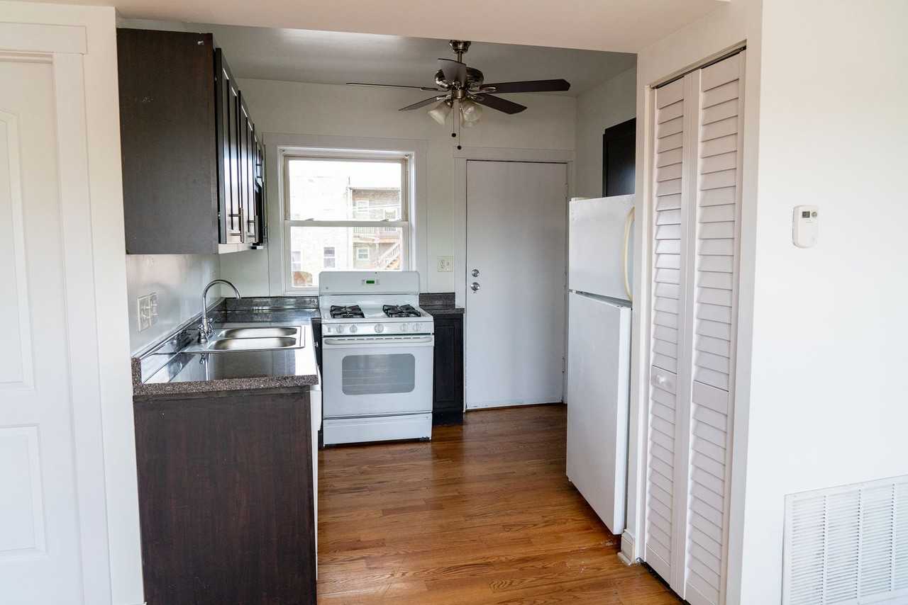 3840 W Lawrence Ave #305 - Photo 4 of 12
