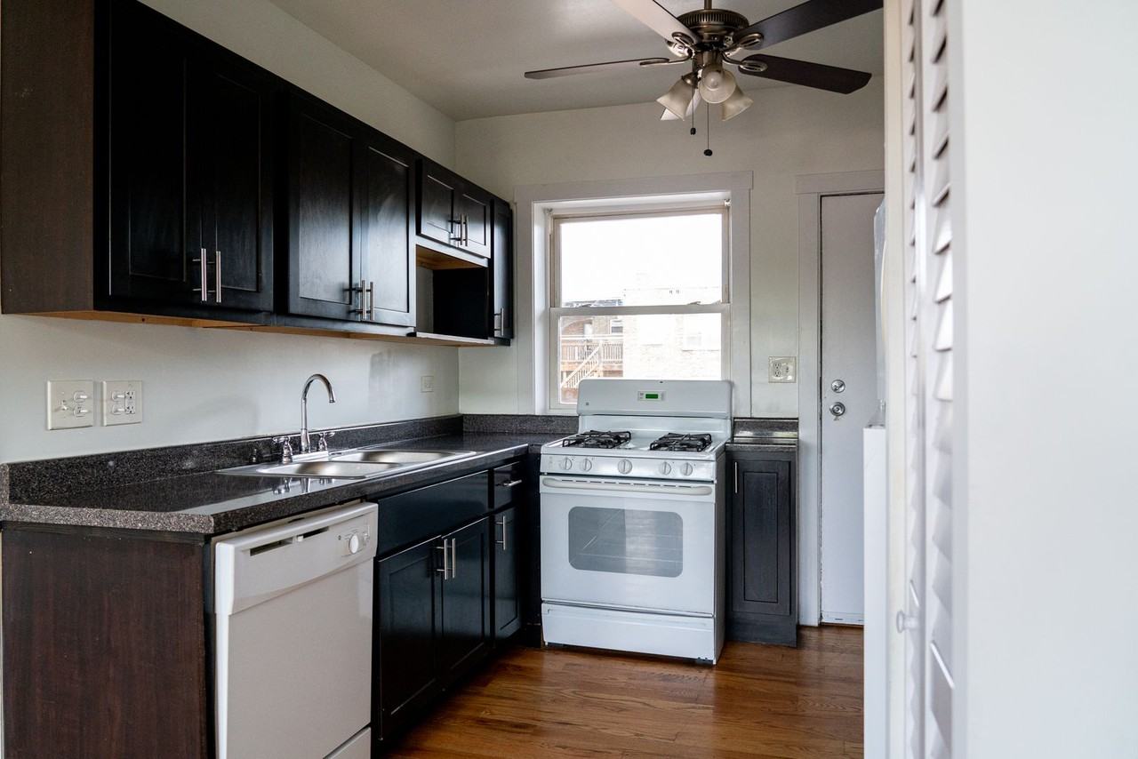 3840 W Lawrence Ave #305 - Photo 5 of 12