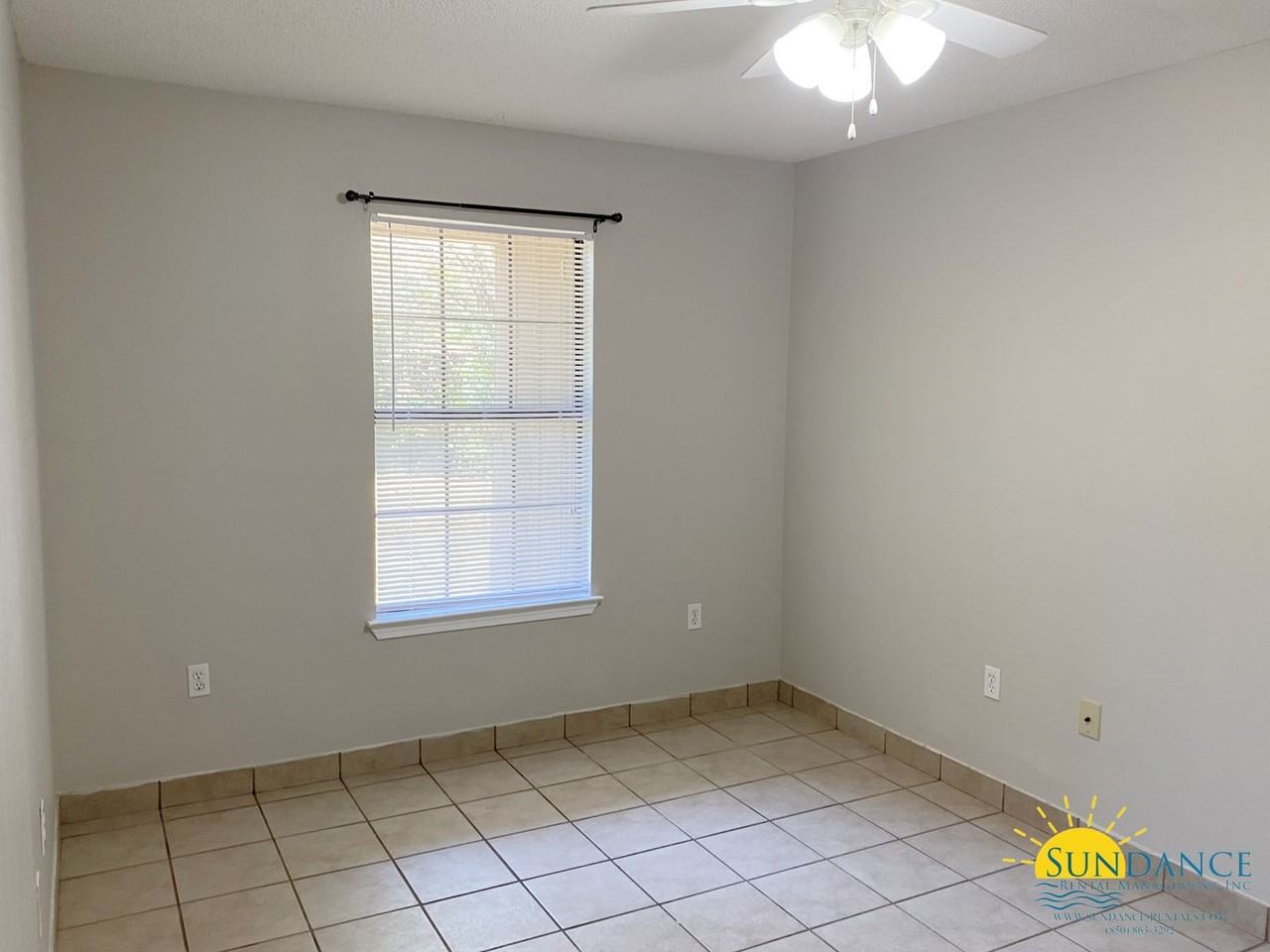 2189 Jeannie St - Photo 4 of 9