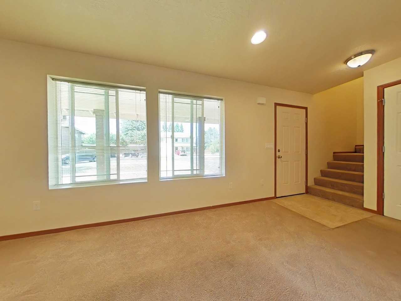 1806 Sw Brooklane Dr - Photo 2 of 13