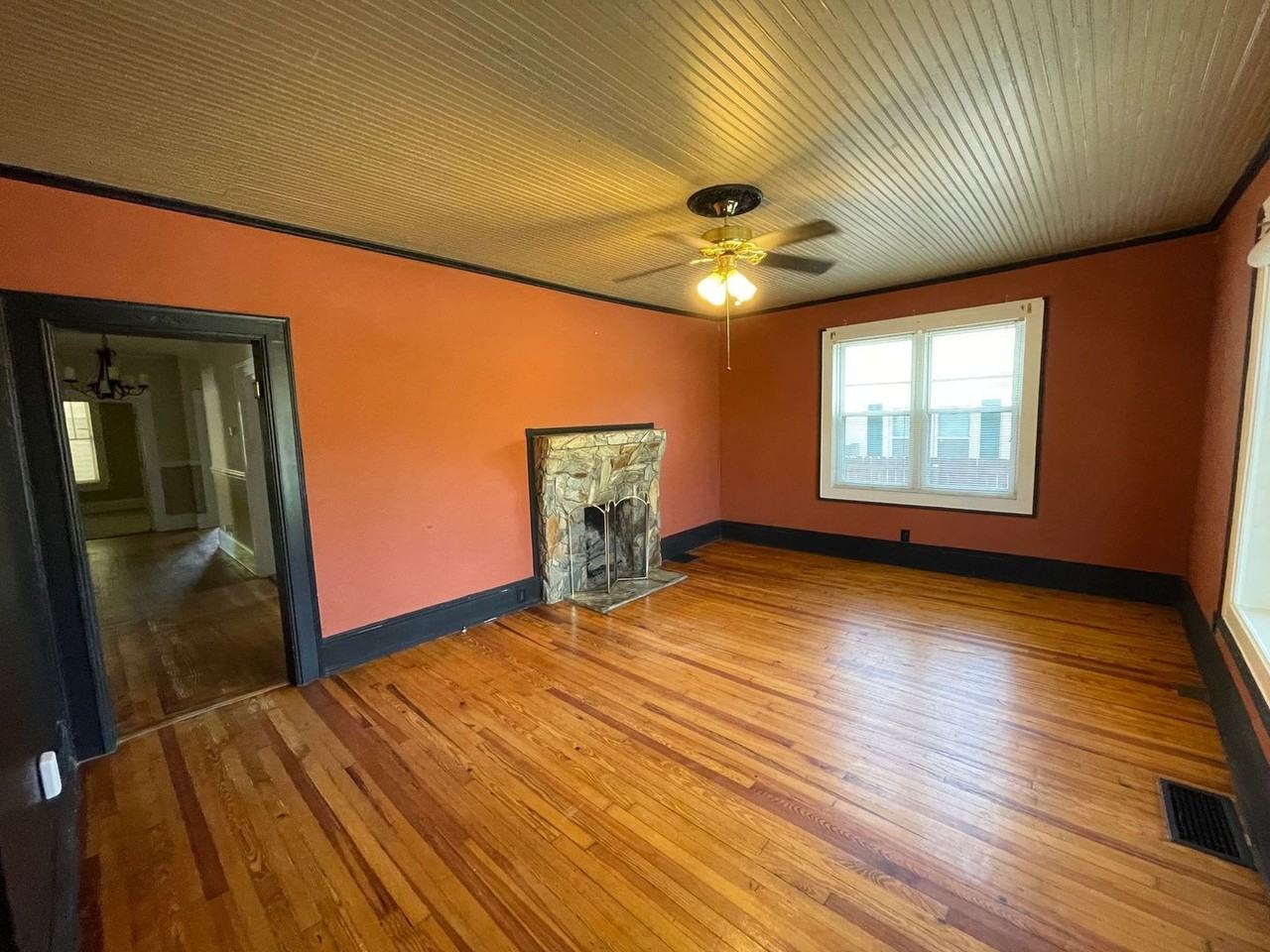 209 Martin St - Photo 2 of 23