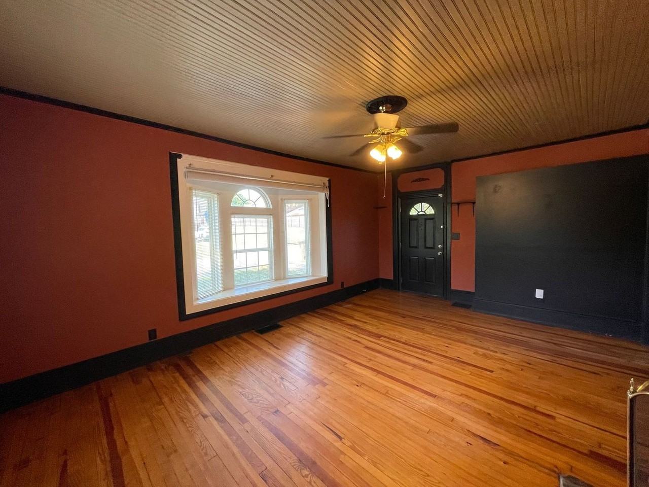 209 Martin St - Photo 3 of 23
