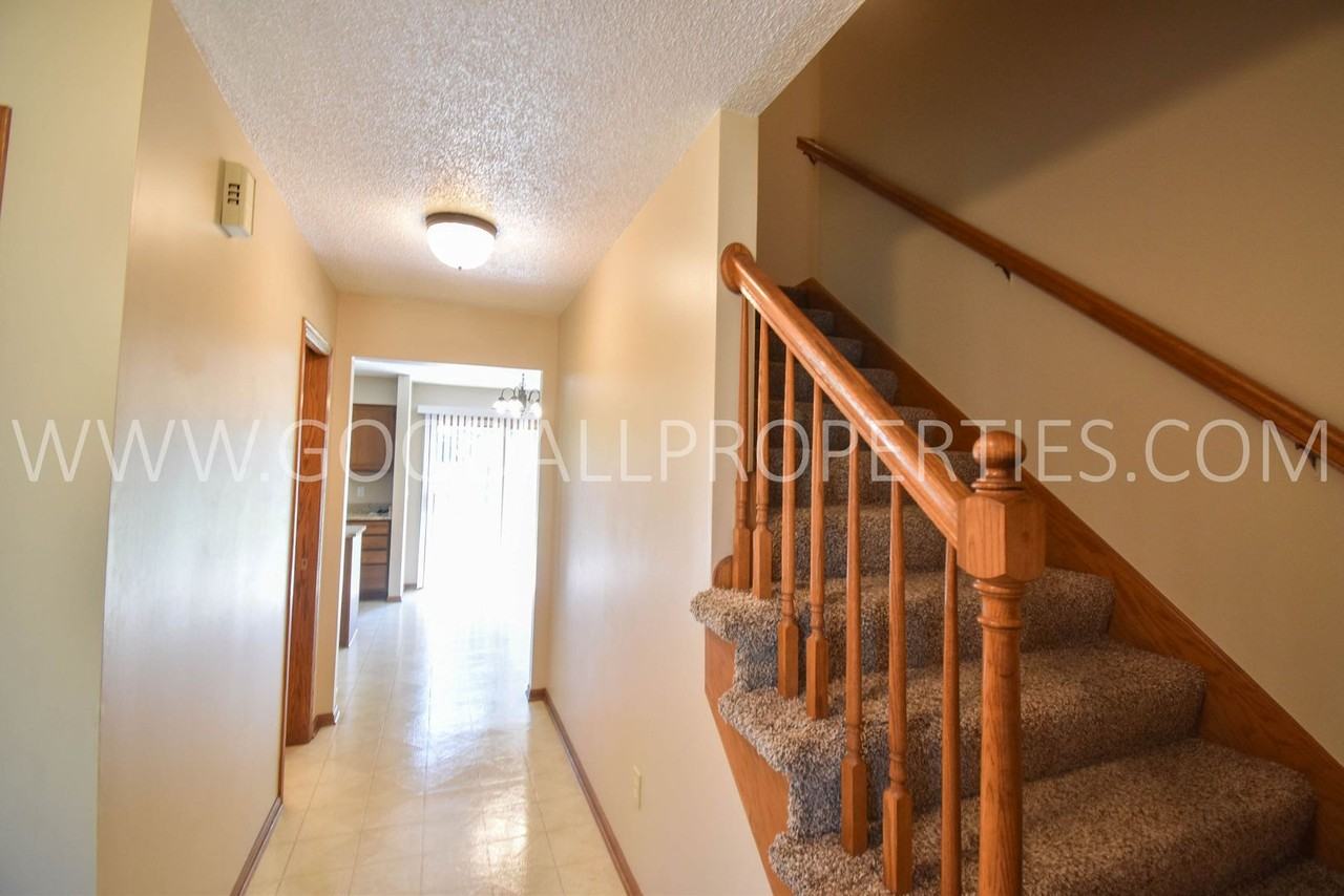 1104 Prairie View Dr - Photo 5 of 29