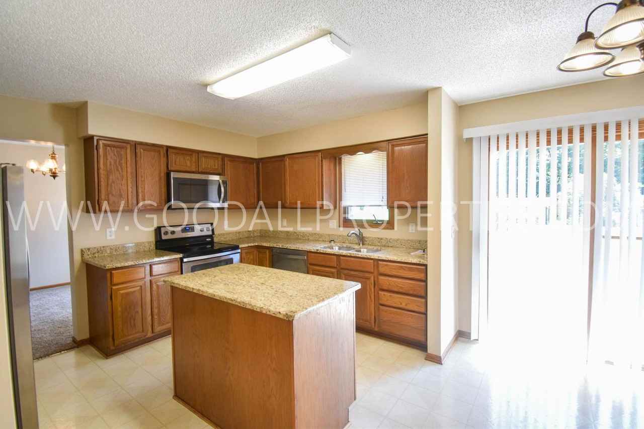 1104 Prairie View Dr - Photo 6 of 29