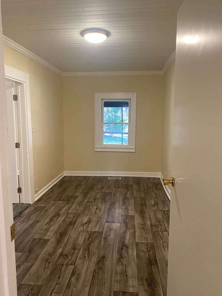 7600 Pond Dr - Photo 4 of 12