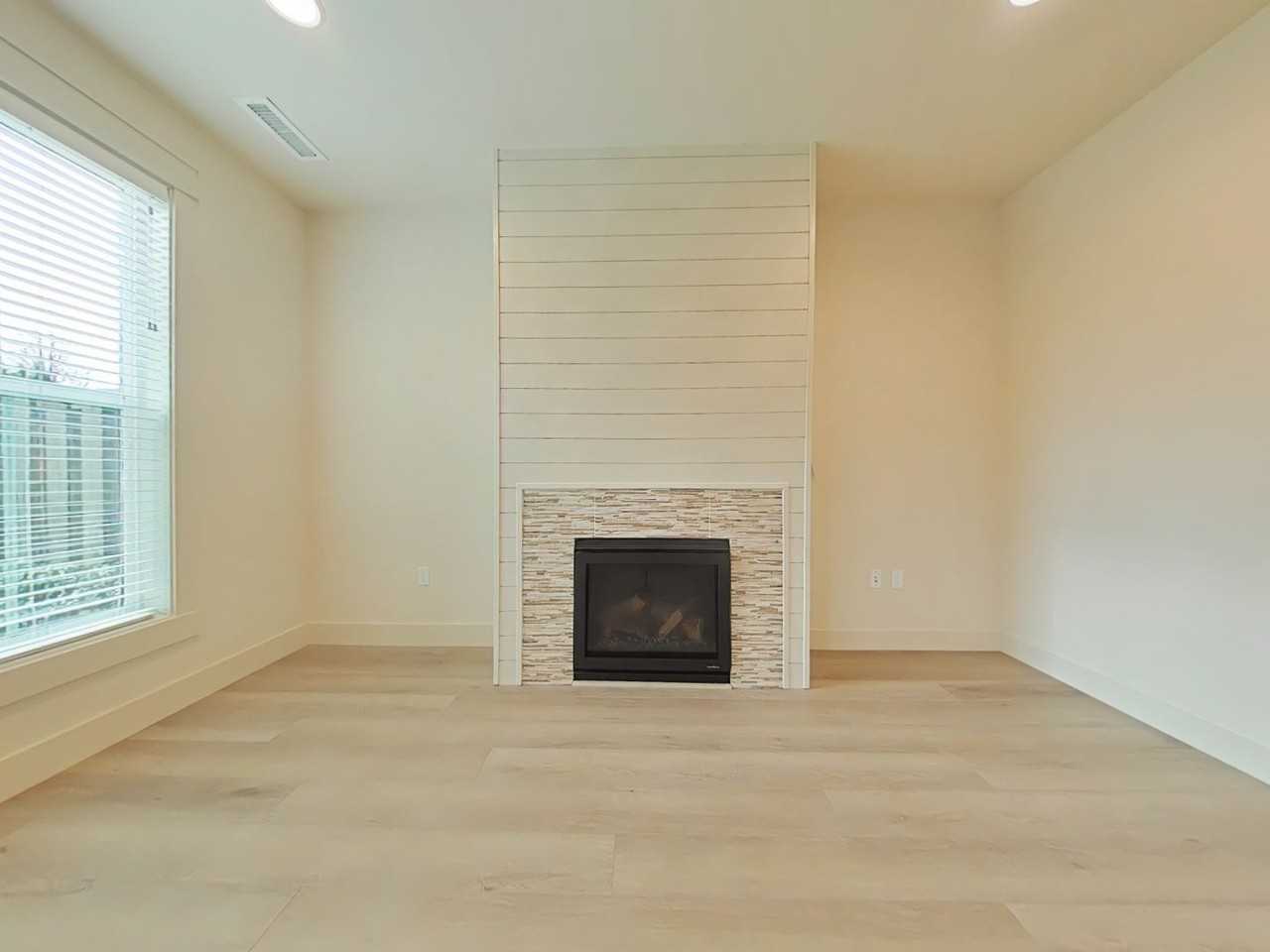 1178 Sw Sylvia St - Photo 2 of 15