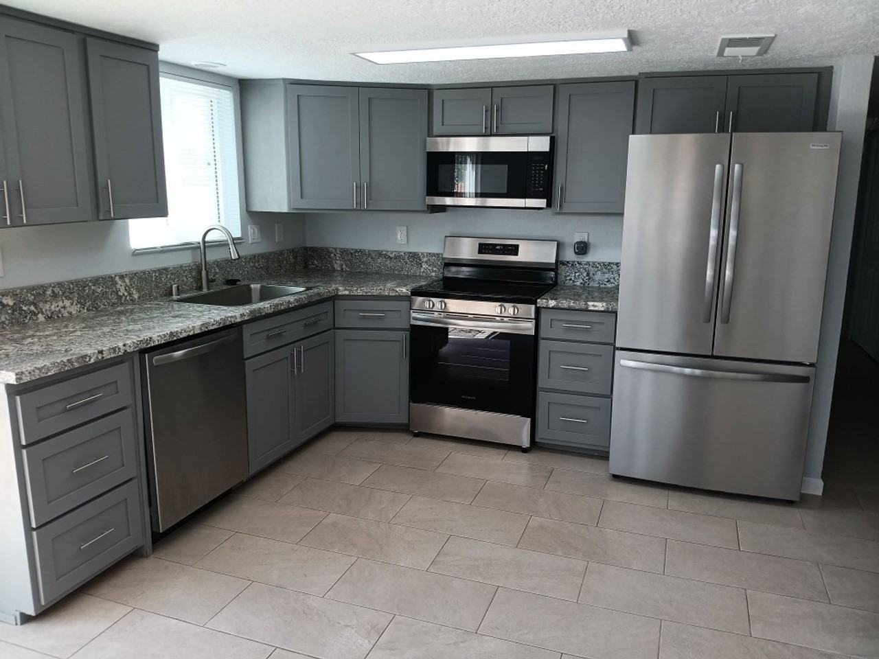 547 Adrian St Sw - Photo 3 of 14