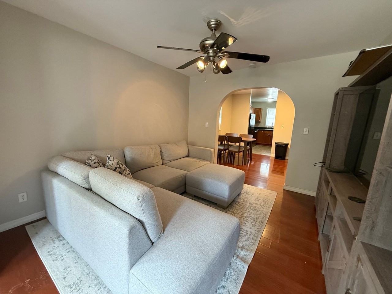 107 E Poplar St - Photo 3 of 12