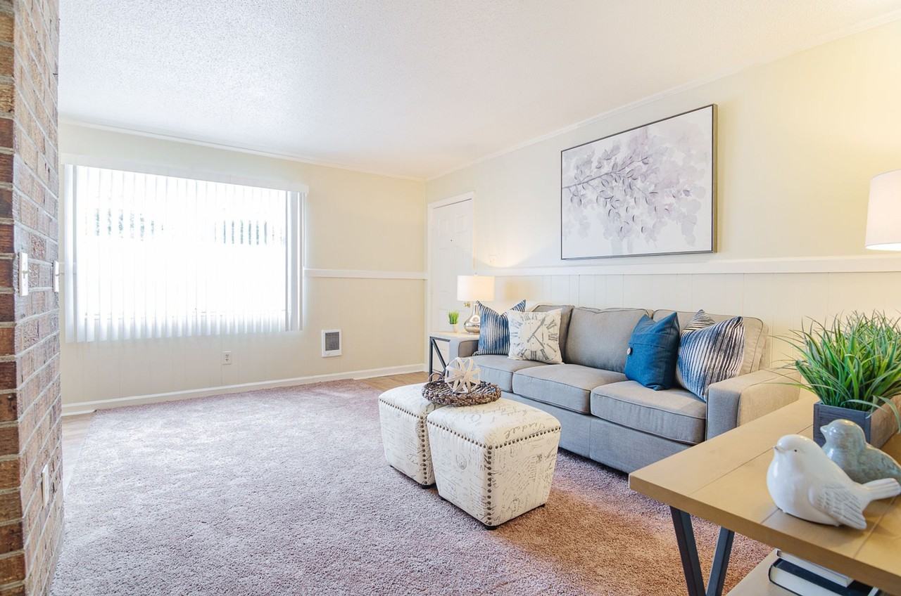 Willow Lake Apartments - Photo 2 of 11