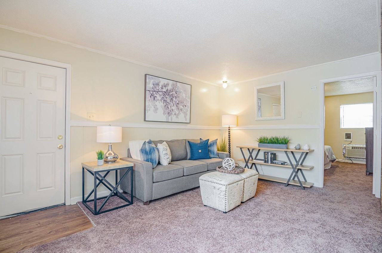 Willow Lake Apartments - Photo 3 of 11